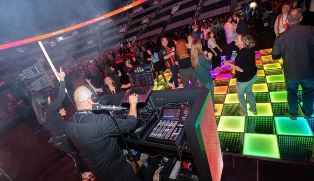dj, people dancing