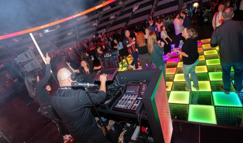 zhaldee djing dance floor